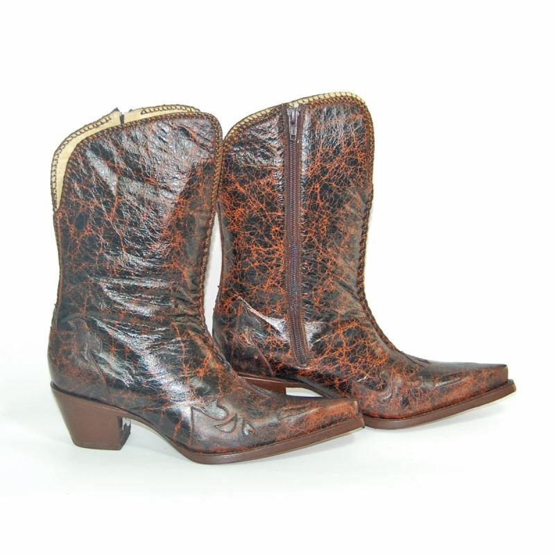 ウエスタンブーツ専門店 本格派ブーツをメキシコから直輸入